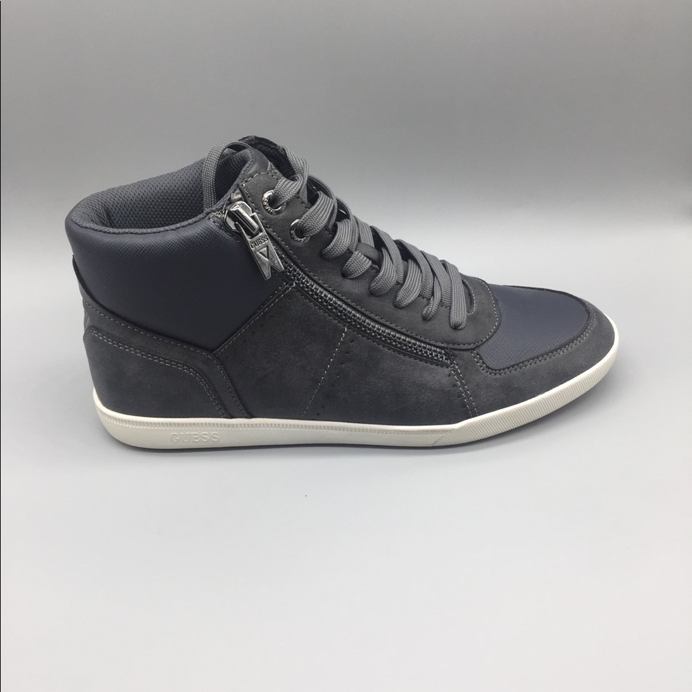 🔥Guess Sneaker *NEW*